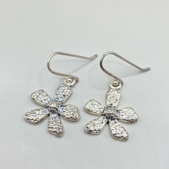Silpada Textured Dimpled Daisy Earrings - Picture 1 of 6